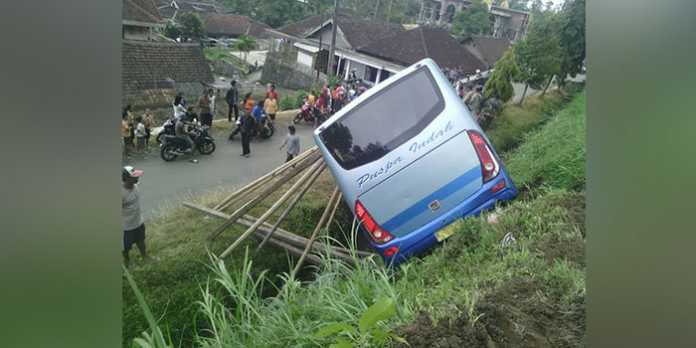 Kecelakaan bis Puspa Indah di Ngantang