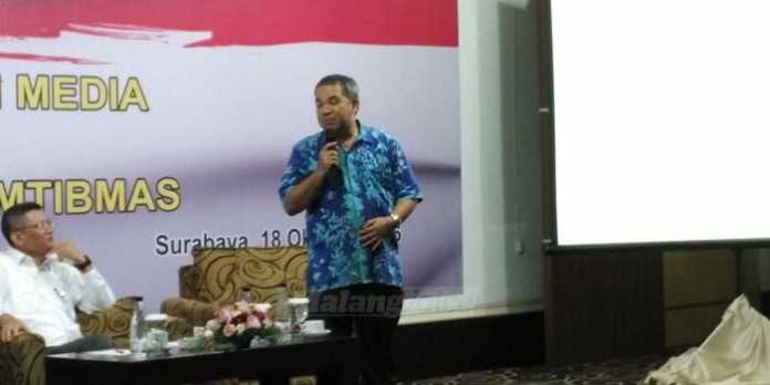 Motivator, Aqua Dwipayana, saat menjadi pembicara Sarasehan Kemitraan Polri dengan Media dalam Rangka Memelihara Stabilitas Kamtibmas, Surabaya. (deny)