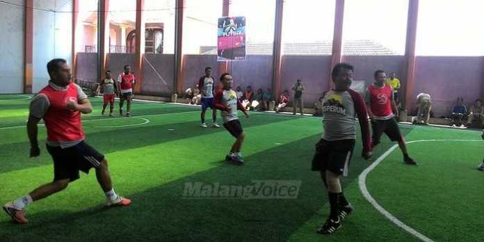 Pertandingan Futsal antar SKPD di Lapangan Futsal Diran.(Miski)