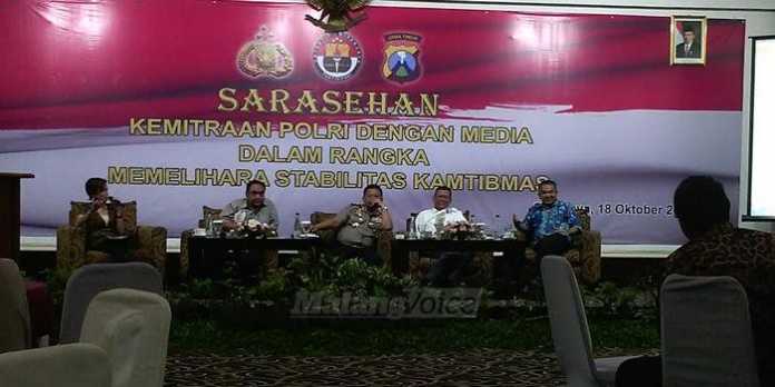 Sarasehan wartawan dengan Polda di Surabaya (tika)