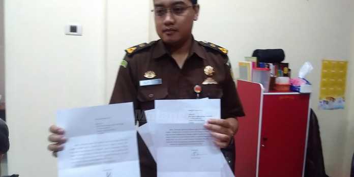 Tim penyidik Kejari Kota Malang, Anjar Purbo. (deny)