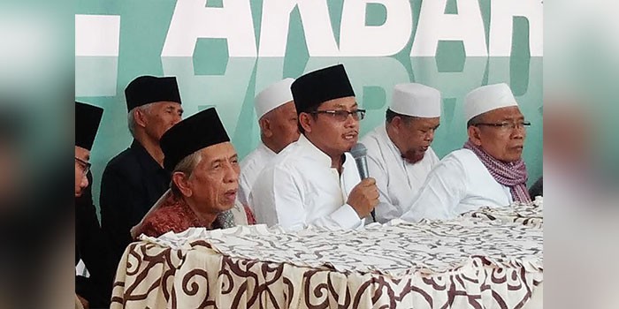 Wakil Wali Kota Malang, Sutiaji, menyampaikan sambutan di hadapan ribuan santri. (Muhammad Choirul)