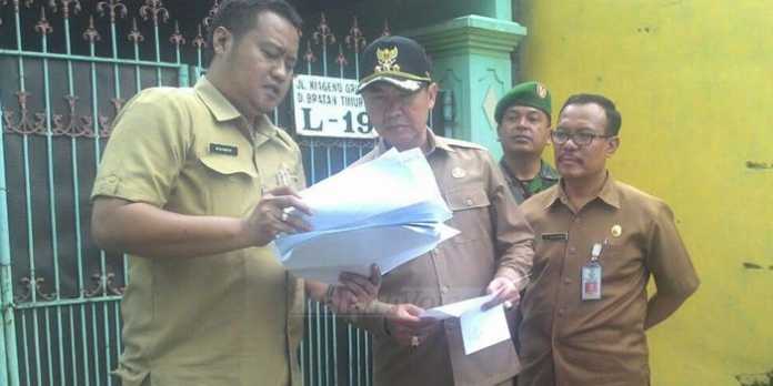 Wali Kota Malang, HM Anton, saat memantau langsung kawasan Ki Ageng Gribig. (Muhammad Choirul)