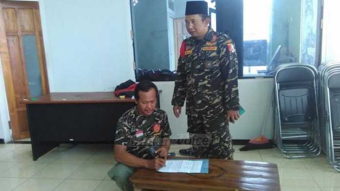 Pendaftaran peserta aksi 212 di kantor DPC Anshor Kabupaten Malang beberapa waktu lalu (Tika)