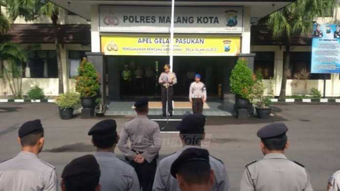 Kapolres Malang Kota, AKBP Decky Hendarsono pimpin apel gelar pasukan. (deny)