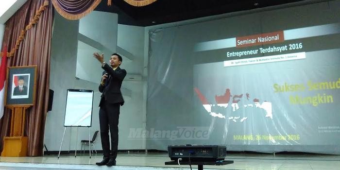 Syafii Efendi, motivator termuda Indonesia saat berikan seminar di Universitas Kanjuruhan (tika)