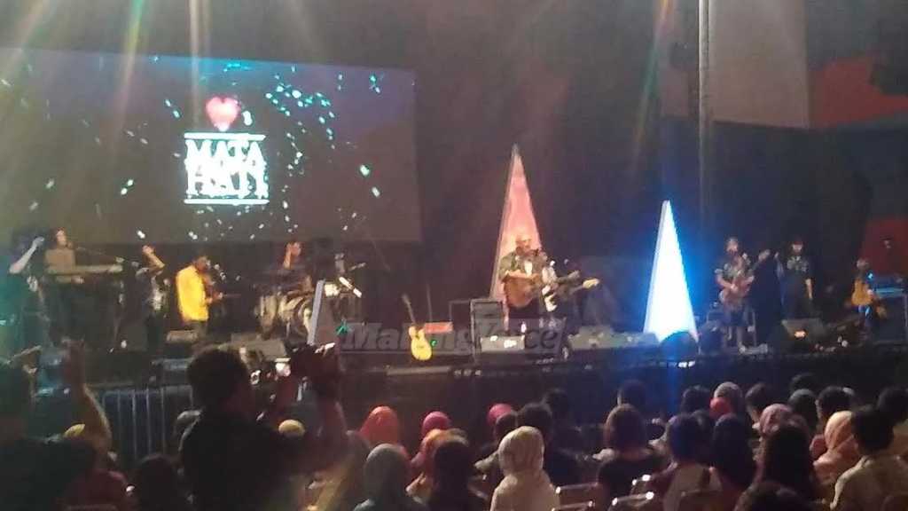 Mbois Pol... Iwan Fals Bikin Malang Berguncang
