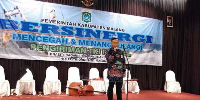 Plt Disnakertrans Kabupaten Malang, Yoyok Wardoyo, pada diskusi pencegahan TKI ilegal (Tika)