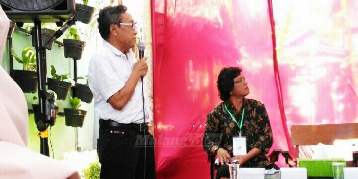 Salah seorang pembicara dalam seminar di Kampung 3G, Prof Dr Arief Harsono.