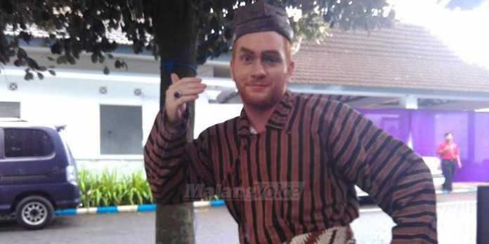 Ray Krickel, penyuka tradisi Jawa (Tika)