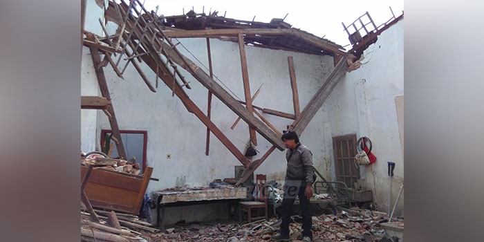 Rumah Mariyanto alias Markuat yang hancur karena gempa (Tika)