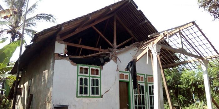 Rumah Satimah di Desa Taman Kuncaran, Kecamatan Tirtoyudo yang rusak karena gempa