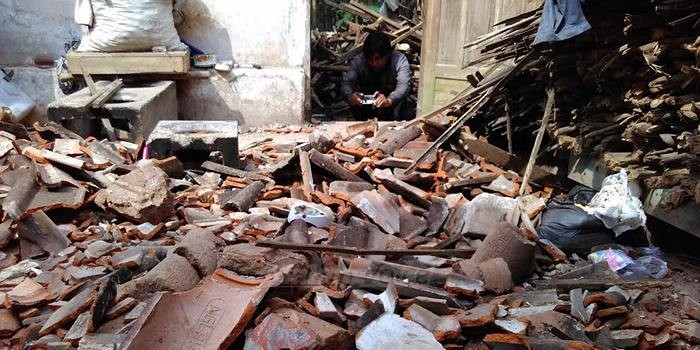 Rumah yang hancur karena gempa di Malang Selatan (Tika)