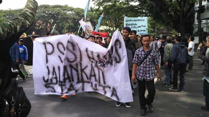 Unjuk rasa Arek Malang. (deny)