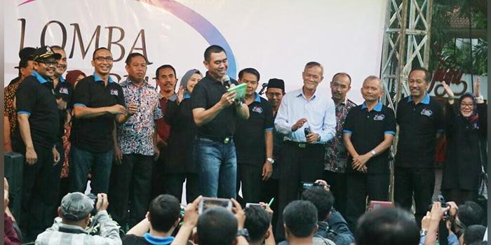 Wali Kota Malang, HM Anton, membacakan pengumuman pemenang lomba kampung tematik 'Festival Rancang Malang'. (Ist)