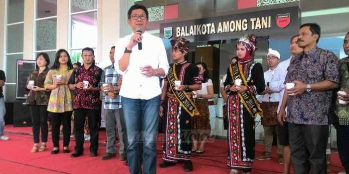 Wali Kota Batu, Eddy Rumpoko, saat pembukaan Festival Coffee Nusantara.(Miski)