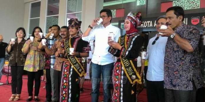 Wali Kota Batu, Eddy Rumpoko secara simbolis membuka Festival Coffee Nusantara.(Miski)