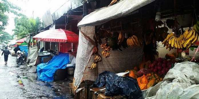 Aktivitas jual-beli di Pasar Blimbing tetap berlangsung. (Muhammad Choirul)