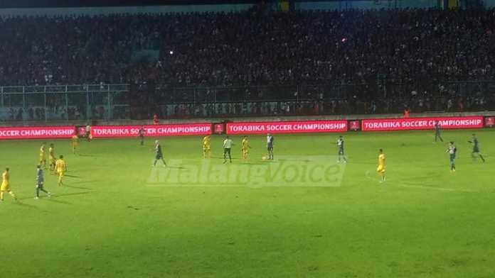 Arema Cronus vs Sriwijaya FC. (deny)