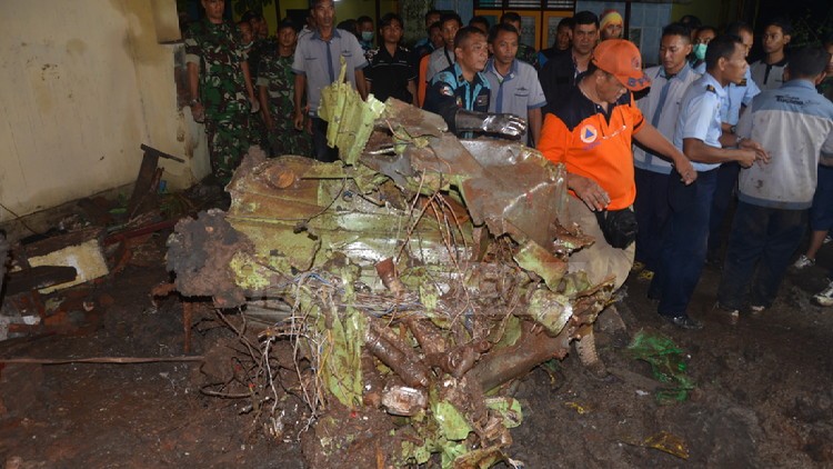 Pesawat Super Tucano T3108 yang jatuh di LA Sucipto di Gang 12 Malang (doc. Pentak Lanud Abdulrahman Saleh)