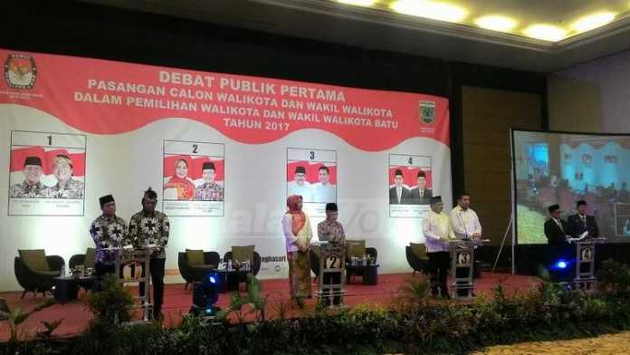 Empat Paslon saat debat publik di Hotel Singhasari Resort, Kota Batu.(Miski)
