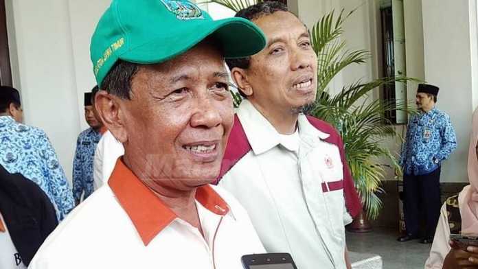 Ketua Umum KONI Kota Malang, Bambang DH Suyono (kiri), didampingi Wakil Ketua III, Husnun N Djuraid. (Muhammad Choirul)