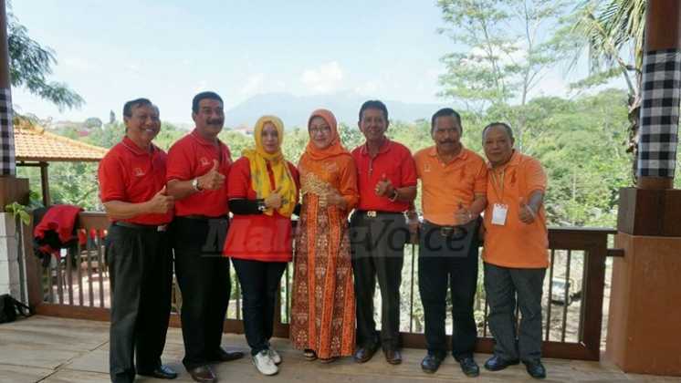 Para pengurus KONI Kota Malang berfoto bersama.