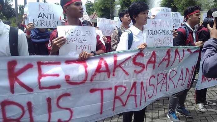 Unjuk rasa Formah PK di Kejari Kota Malang. (deny)