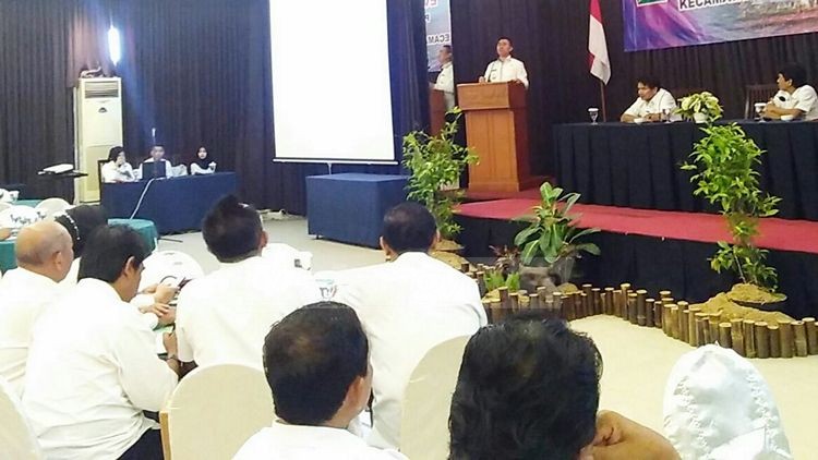 Wali Kota Malang, HM Anton, memimpin rapat evaluasi Otonomi Award di Hotel Trio Indah 2. (Muhammad Choirul)