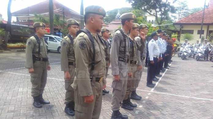 Apel gelar pasukan operasi Liong Semeru 2017 di Polres Malang (Tika)