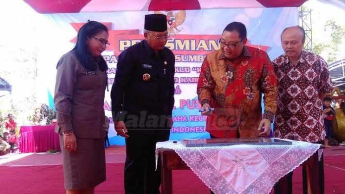 Bupati Malang, Rendra Kresna bersama Menteri Koperasi dan UKM, Anak Agung Gede Ngurah Puspayoga (Tika)