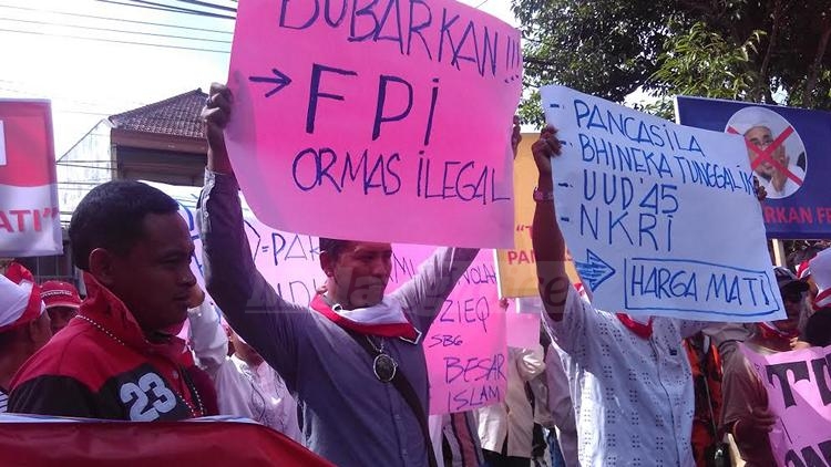 Demo Forum Penegak dan Penyelamat Pancasila (F-PPP) menolak FPI (Tika)