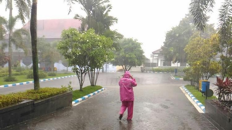 Hujan deras di Kabupaten Malang (Tika)