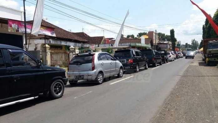 Kemacetan di jalur menuju Balaikambang