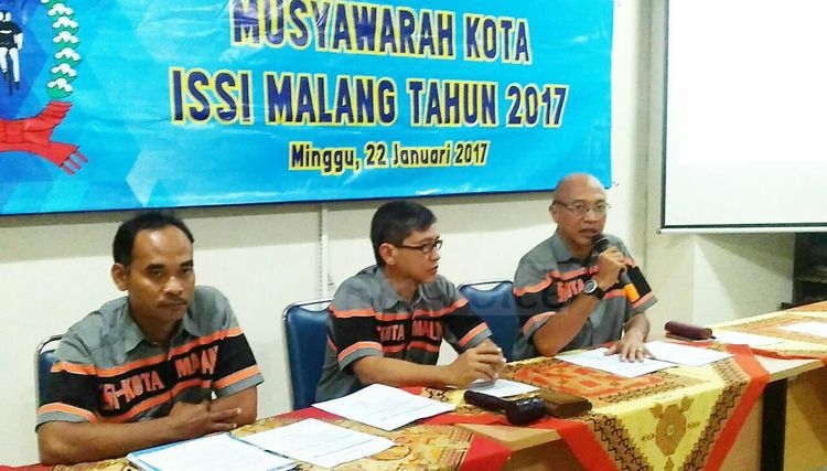 Ketua Umum ISSI Kota Malang terpilih, Sumardi Mulyono (paling kanan). (Muhammad Choirul)