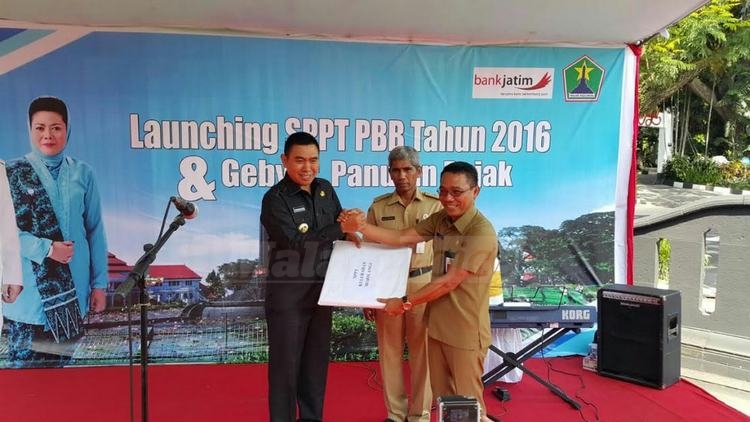 Pelaksanaan launching SPPT PBB dan Gebyar Panutan Pajak tahun 2016 di halaman Balai Kota Malang. (Ist)
