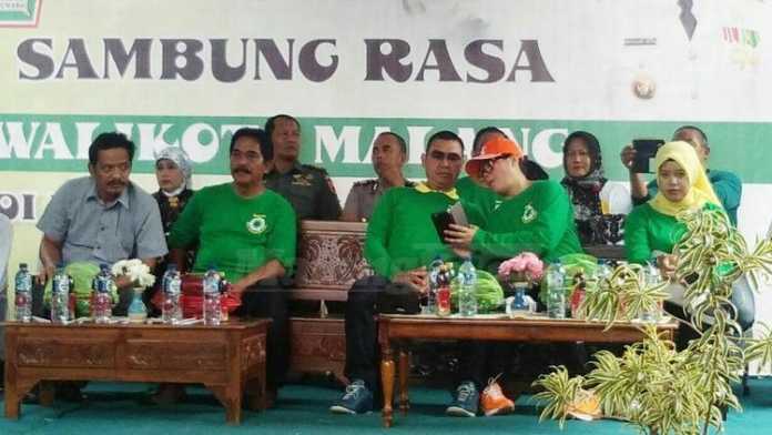 Wali Kota Malang, HM Anton, menggelar sambung rasa di Kelurahan Dinoyo. (Muhammad Choirul)