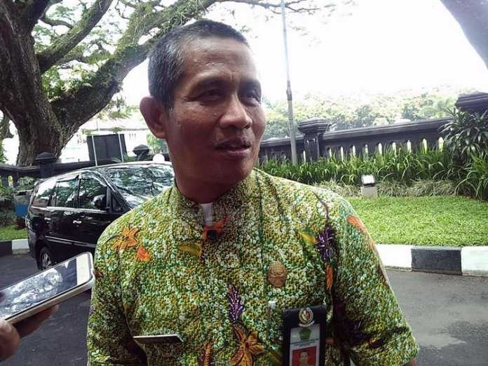Sekretaris Dewan, Bambang Suharijadi, usai mengikuti Rapat Koordinasi di Ruang Sidang Balai Kota. (Muhammad Choirul)