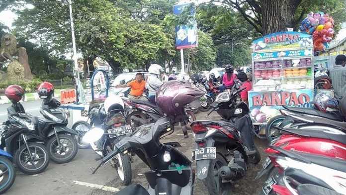 Suasana salah satu titik parkir di Kota Malang. (Muhammad Choirul)