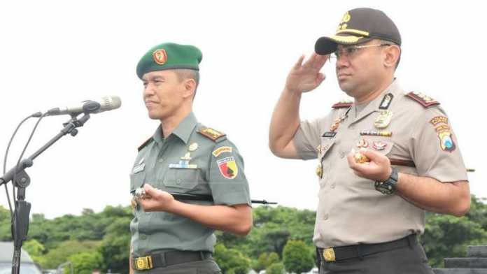Danrem 083/Bdj Kolonel Arm Budi Eko Mulyono bersama Kapolres Malang Kota AKBP Decky Hendarsono. (deny)