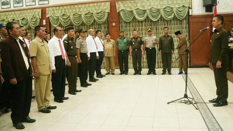 Wali Kota Malang, HM Anton, Mengukuhkan Satgas Saber Pungli di Balai Kota.