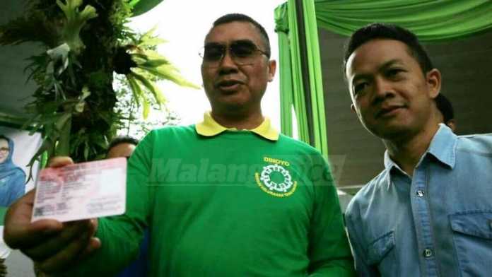 Wali Kota Malang, HM Anton, meluncurkan Kartu Identitas Anak. (Muhammad Choirul)
