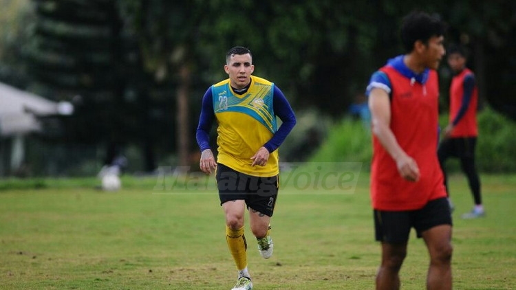 Tak Peduli Sanksi AFC, Felipe Fokus di Arema FC