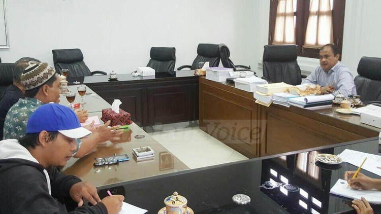 Ketua Komisi C DPRD Kota Malang, Ir Bambang Sumarto, menerima perwakilan pedagang Pasar Merjosari. (Ist)