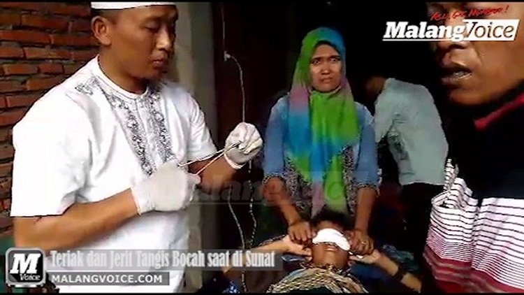 VIDEO: Teriak dan Jerit Tangis Bocah Muharto saat Disunat Massal