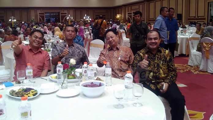 Direktur Polinema, Ir Tundung Subali Patma bersama Anggota Komisi C DPRD Kota Malang, Bambang Sumarto. (deny)