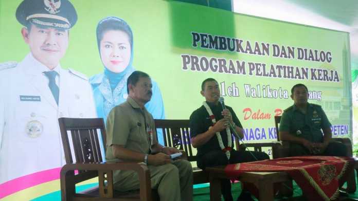 Wali Kota Malang, HM Anton, menghadiri Dialog Program Pelatihan Kerja di SMK Kartika. (Bagian Humas Pemkot Malang)