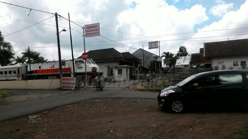 Perlintasan KA di Jalan Adi Santoso, Ardirejo, Kepanjen