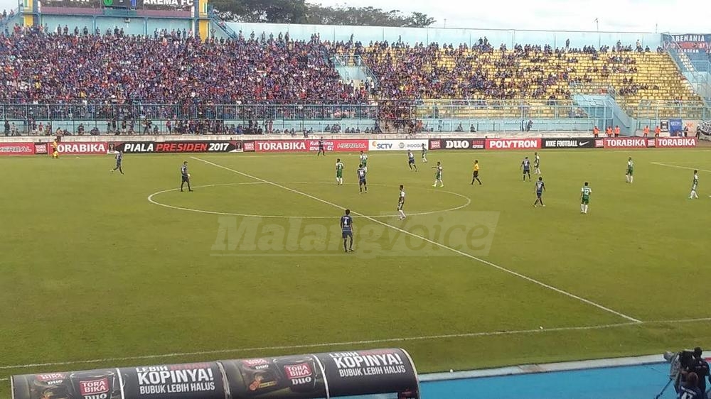 Arema FC vs PS TNI. (deny)