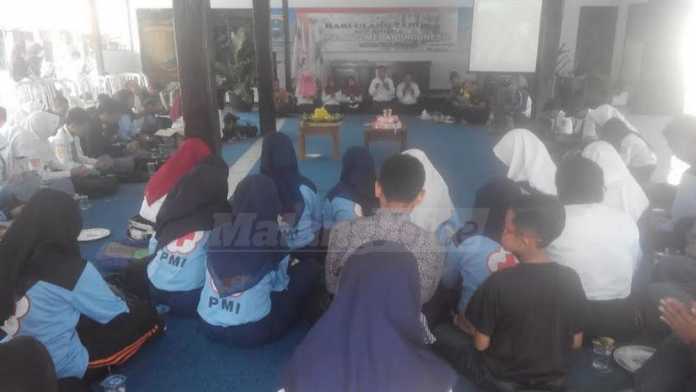 Doa bersama relawan PMI di Pendopo Turen (Tika)